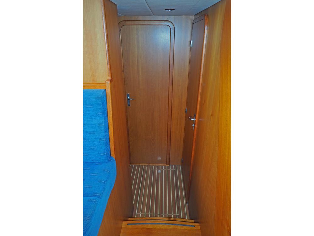 Aft cabin, Accommodation